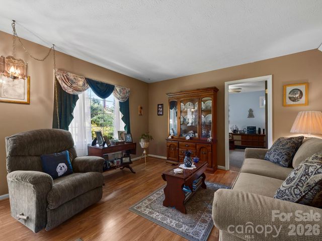 86 Debra Lane, Asheville, NC 28806
