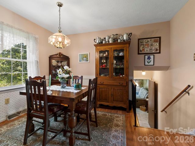 86 Debra Lane, Asheville, NC 28806