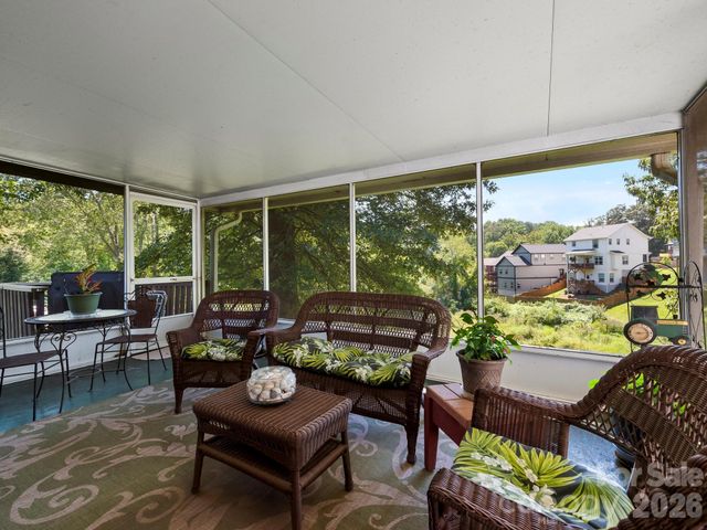 86 Debra Lane, Asheville, NC 28806