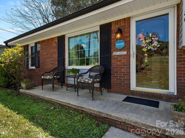 86 Debra Lane, Asheville, NC 28806