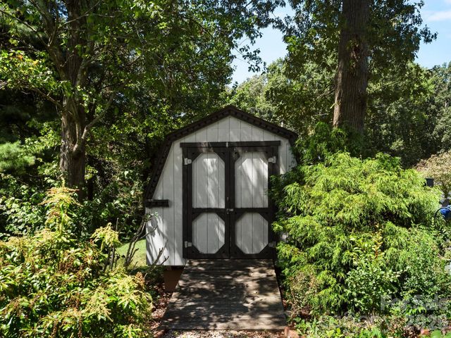 86 Debra Lane, Asheville, NC 28806