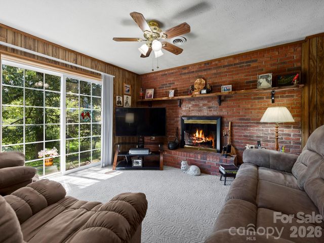 86 Debra Lane, Asheville, NC 28806