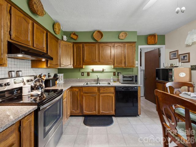 86 Debra Lane, Asheville, NC 28806
