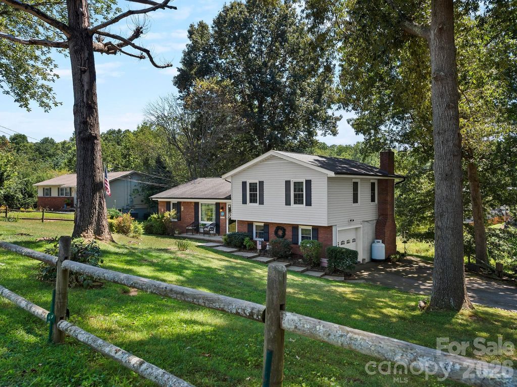 86 Debra Lane, Asheville, NC 28806