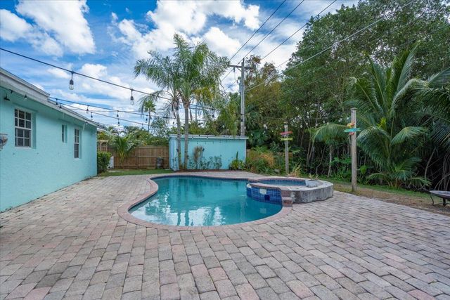 1012 Mohican Boulevard, Jupiter, FL 33458