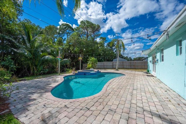 1012 Mohican Boulevard, Jupiter, FL 33458