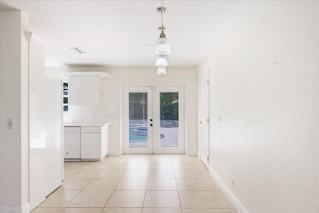 1012 Mohican Boulevard, Jupiter, FL 33458