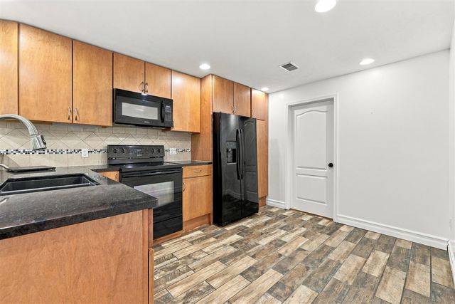 1642 Salisbury, Lowell, MI 49331