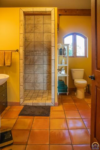 633 E 300 Rd, Overbrook, KS 66524