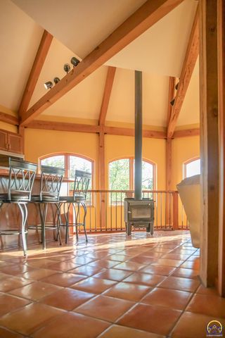 633 E 300 Rd, Overbrook, KS 66524