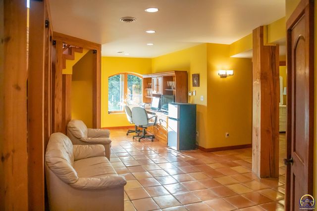 633 E 300 Rd, Overbrook, KS 66524