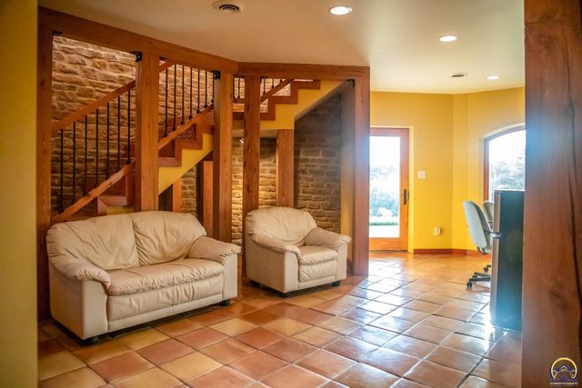 633 E 300 Rd, Overbrook, KS 66524