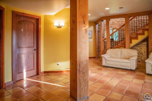633 E 300 Rd, Overbrook, KS 66524