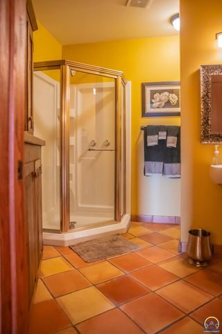 633 E 300 Rd, Overbrook, KS 66524