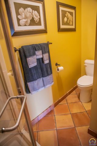 633 E 300 Rd, Overbrook, KS 66524