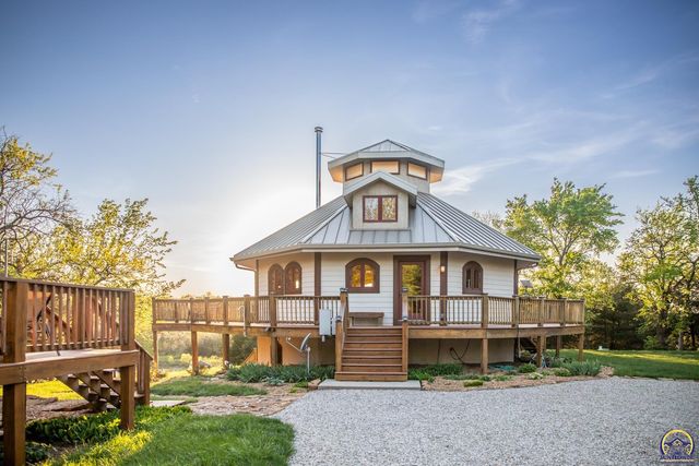 633 E 300 Rd, Overbrook, KS 66524