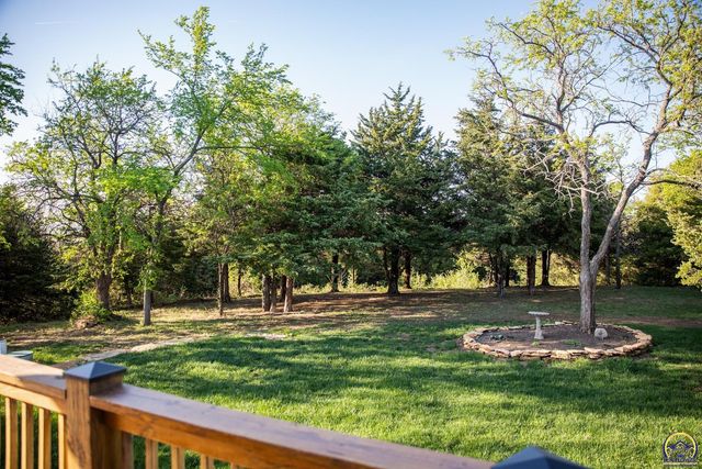 633 E 300 Rd, Overbrook, KS 66524
