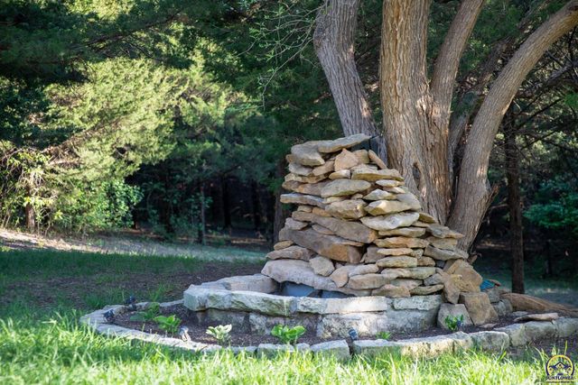633 E 300 Rd, Overbrook, KS 66524