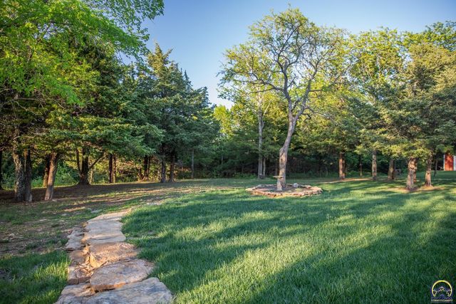 633 E 300 Rd, Overbrook, KS 66524