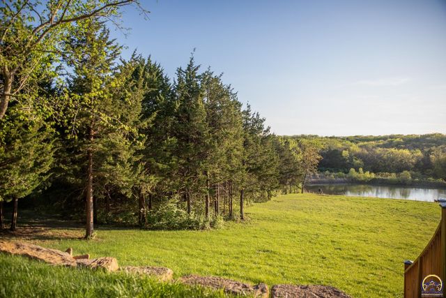 633 E 300 Rd, Overbrook, KS 66524