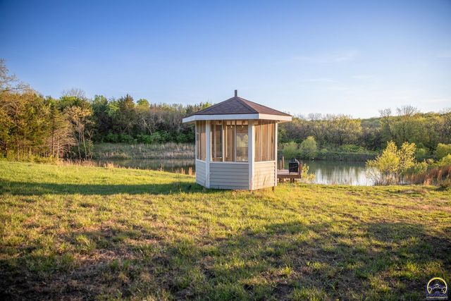 633 E 300 Rd, Overbrook, KS 66524