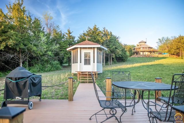 633 E 300 Rd, Overbrook, KS 66524