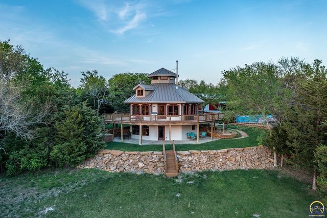 633 E 300 Rd, Overbrook, KS 66524