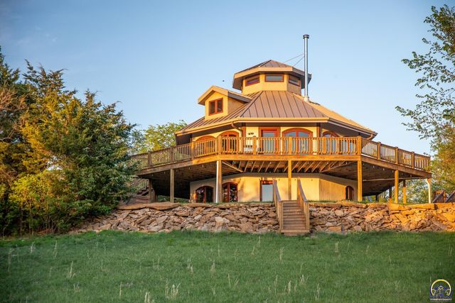633 E 300 Rd, Overbrook, KS 66524