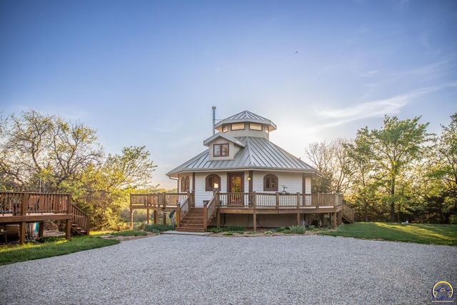 633 E 300 Rd, Overbrook, KS 66524