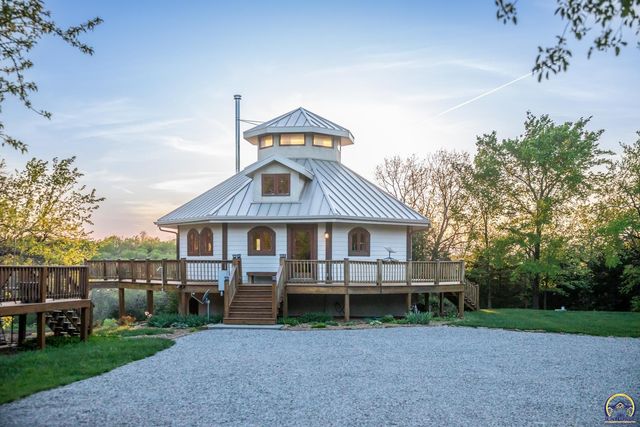 633 E 300 Rd, Overbrook, KS 66524