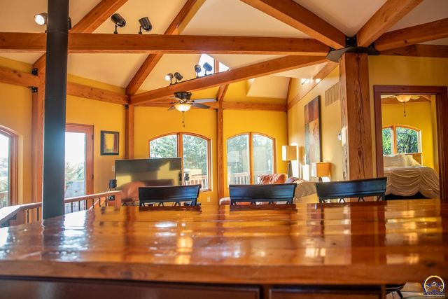 633 E 300 Rd, Overbrook, KS 66524