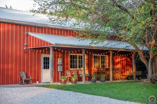 633 E 300 Rd, Overbrook, KS 66524