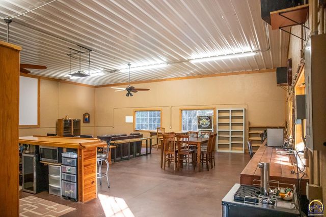 633 E 300 Rd, Overbrook, KS 66524