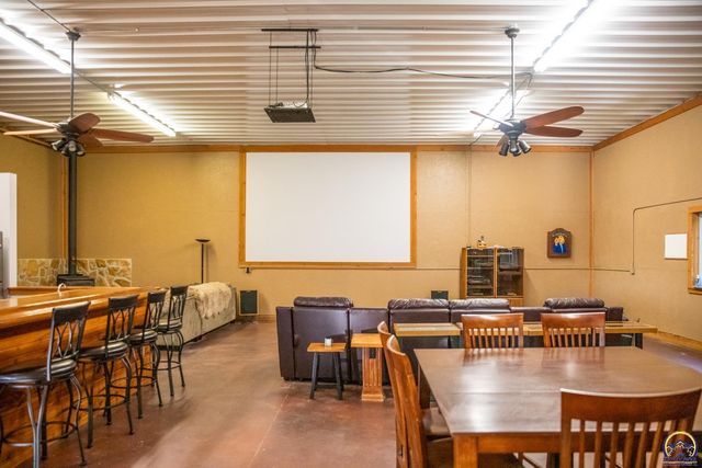 633 E 300 Rd, Overbrook, KS 66524