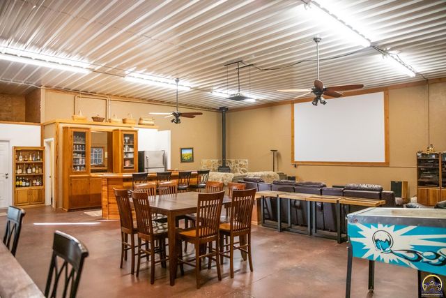 633 E 300 Rd, Overbrook, KS 66524