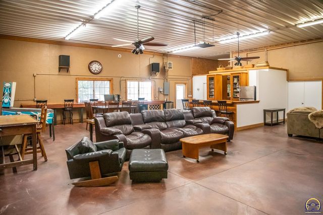 633 E 300 Rd, Overbrook, KS 66524