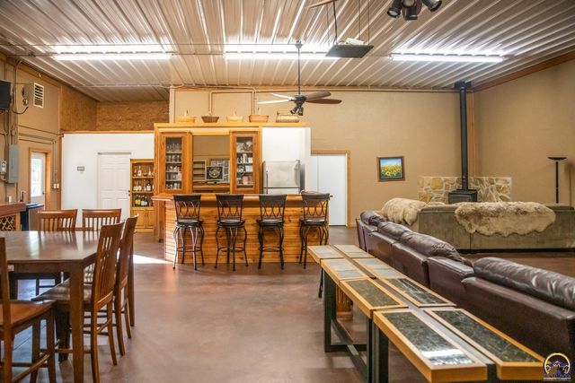 633 E 300 Rd, Overbrook, KS 66524