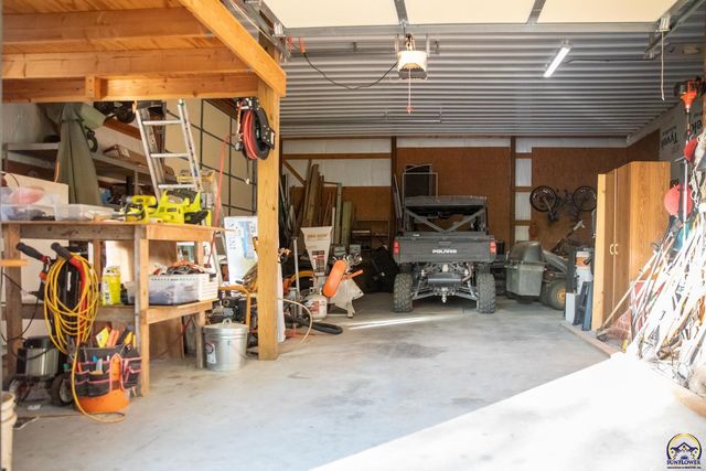 633 E 300 Rd, Overbrook, KS 66524