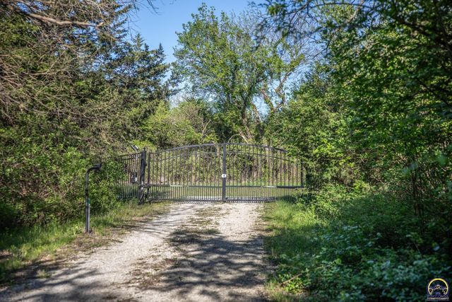 633 E 300 Rd, Overbrook, KS 66524
