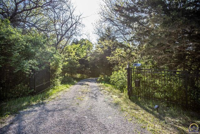 633 E 300 Rd, Overbrook, KS 66524