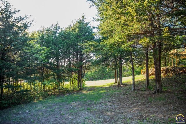 633 E 300 Rd, Overbrook, KS 66524