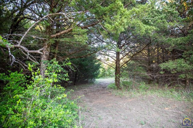 633 E 300 Rd, Overbrook, KS 66524