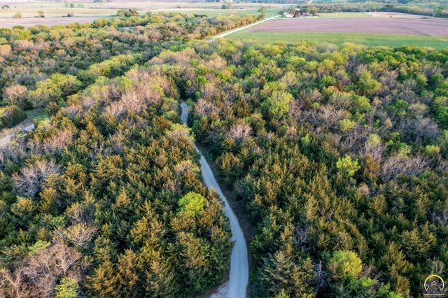 633 E 300 Rd, Overbrook, KS 66524