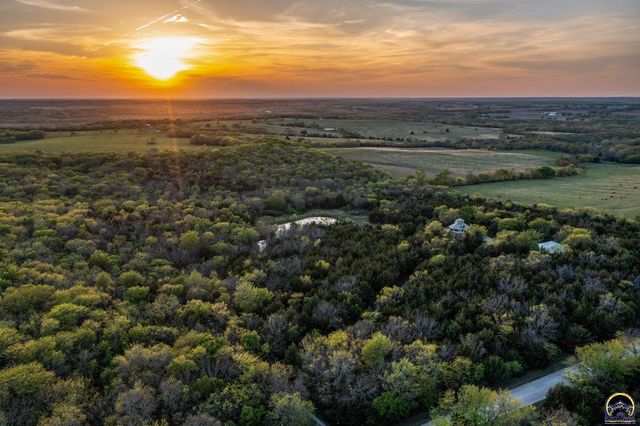 633 E 300 Rd, Overbrook, KS 66524