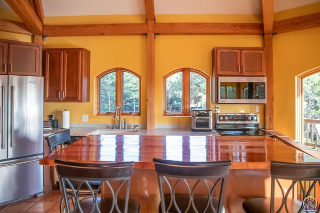 633 E 300 Rd, Overbrook, KS 66524