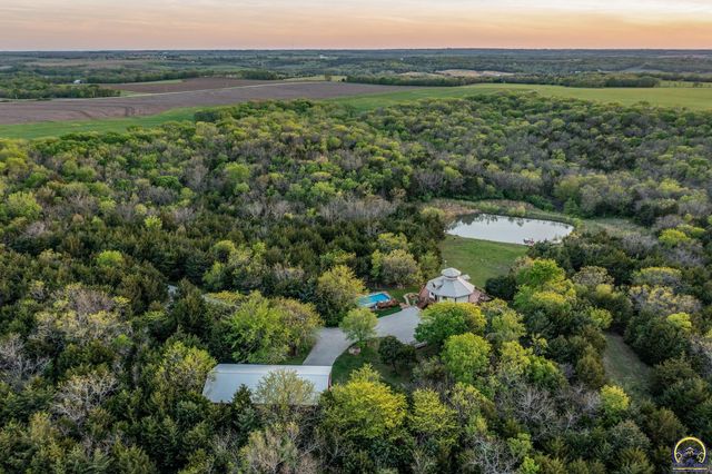 633 E 300 Rd, Overbrook, KS 66524
