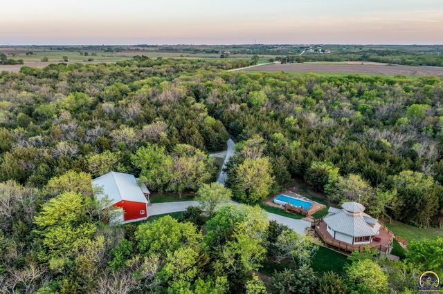 633 E 300 Rd, Overbrook, KS 66524