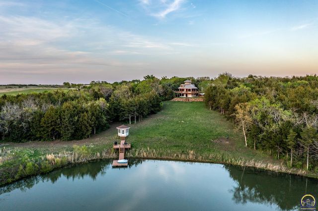 633 E 300 Rd, Overbrook, KS 66524