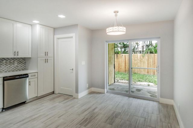 9128 Roan Lane, West Palm Beach, FL 33403