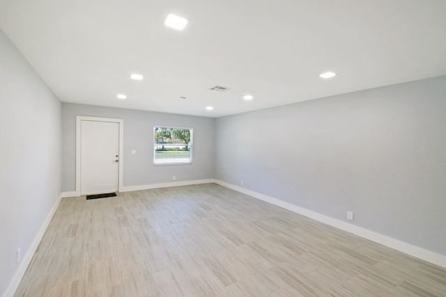 9128 Roan Lane, West Palm Beach, FL 33403
